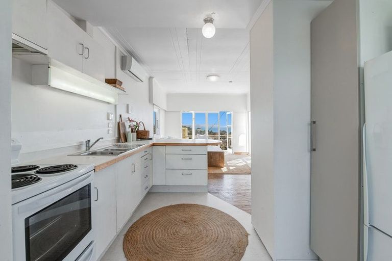 Photo of property in 43 Surf Road, Stanmore Bay, Whangaparaoa, 0932