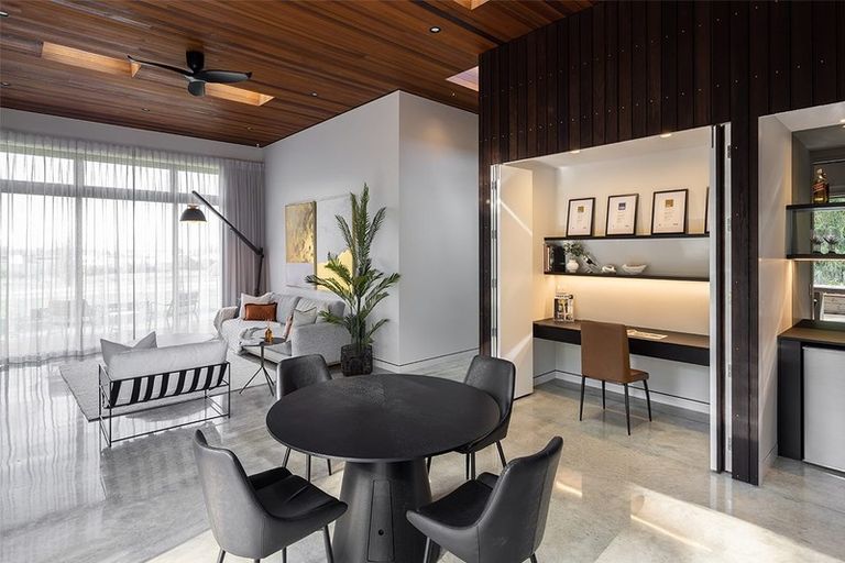 Photo of property in 70 Oak Road, Poraiti, Napier, 4112