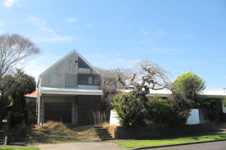 Photo of property in 2 Budleigh Street, Frankleigh Park, New Plymouth, 4310