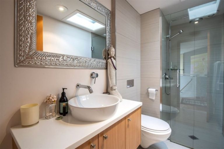 Photo of property in 9e Clearwater Cove, West Harbour, Auckland, 0618