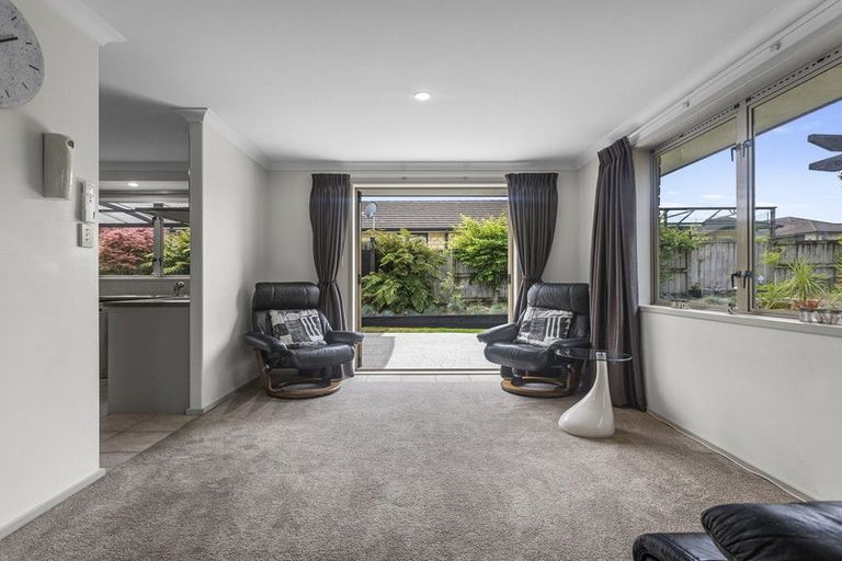 Photo of property in 17 Olive Close, Omokoroa, 3114