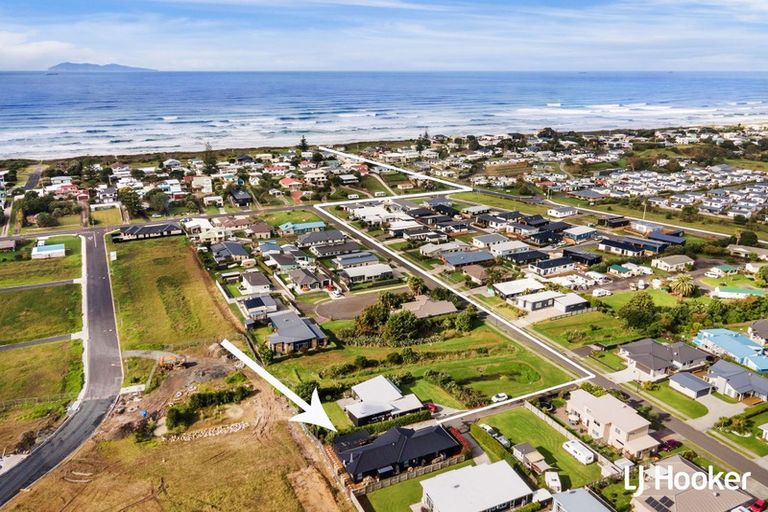 Photo of property in 24 Surfers Avenue, Waihi Beach, 3611
