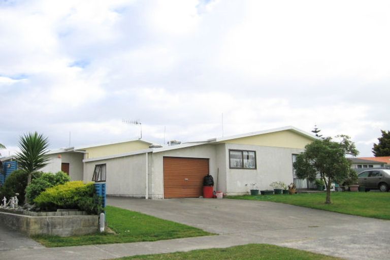 Photo of property in 2/46 Freyberg Avenue, Tamatea, Napier, 4112