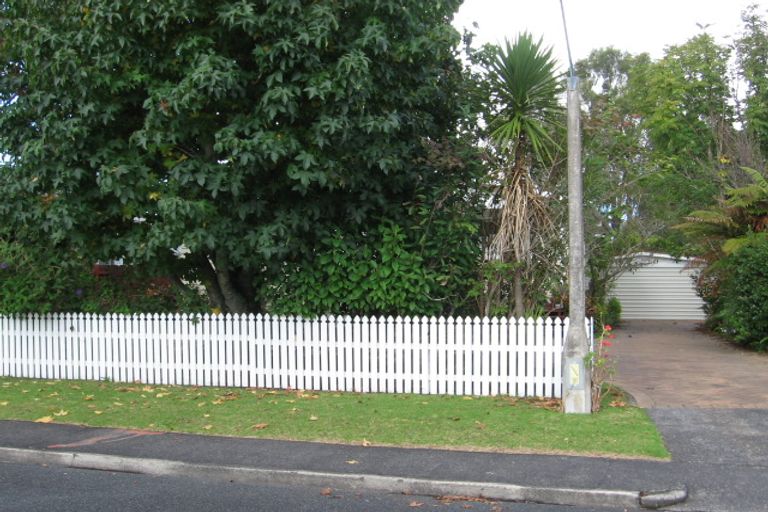 Photo of property in 30 Brennan Avenue, Te Atatu Peninsula, Auckland, 0610