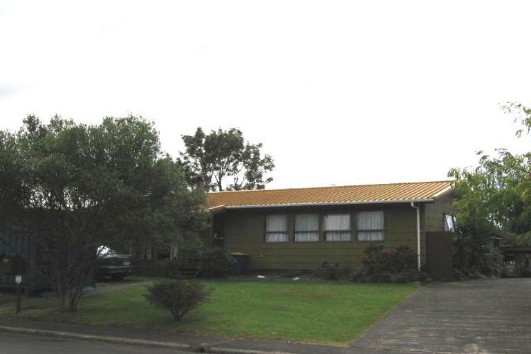 Photo of property in 11 Foyle Place, Glendene, Auckland, 0602