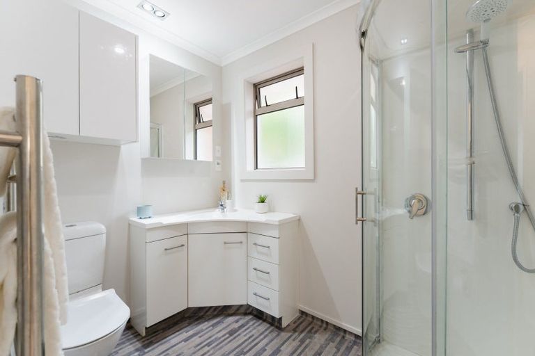 Photo of property in 9 Honeystone Street, Helensburgh, Dunedin, 9010