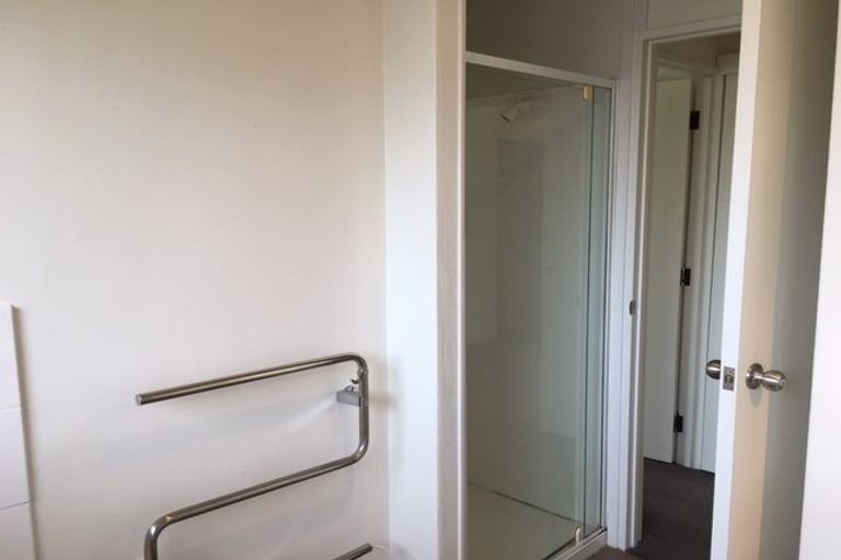 Photo of property in 21b Sunnypark Avenue, Rosehill, Papakura, 2113