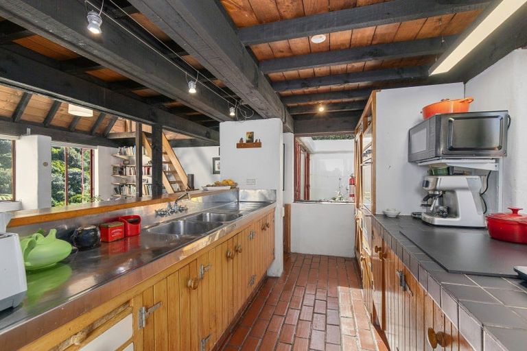 Photo of property in 22 Rakeiora Grove, Korokoro, Lower Hutt, 5012