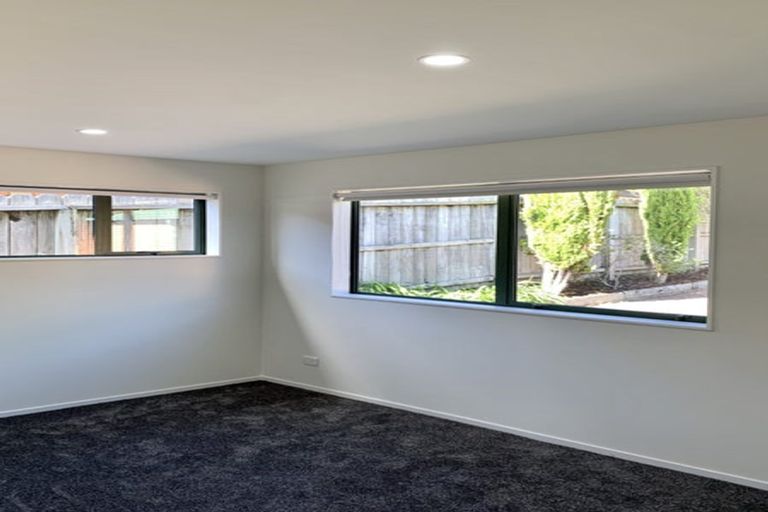 Photo of property in 11 San Ambrosio Rise, Henderson, Auckland, 0612