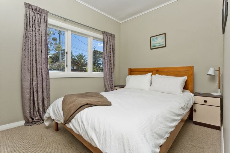 Photo of property in 21 Roberts Avenue, Bayswater, Auckland, 0622