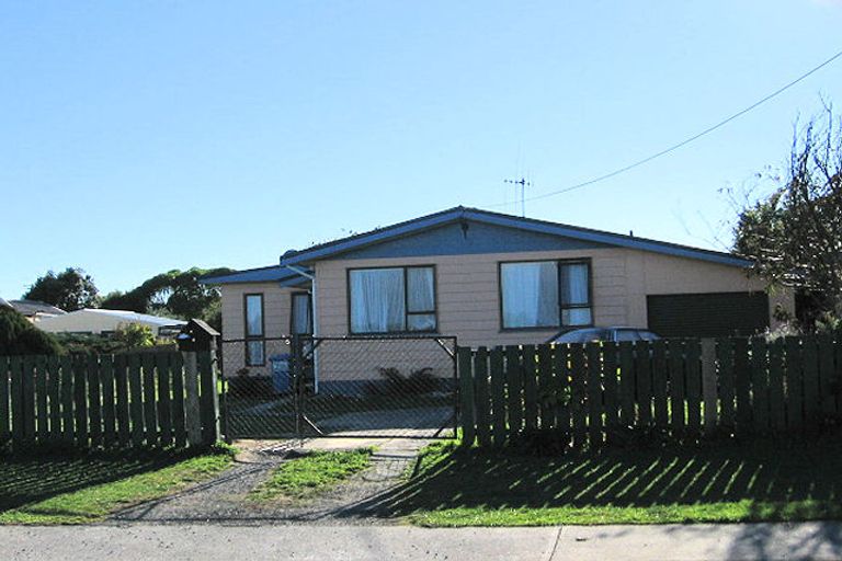 Photo of property in 4 Kiharoa Street, Otaki Beach, Otaki, 5512