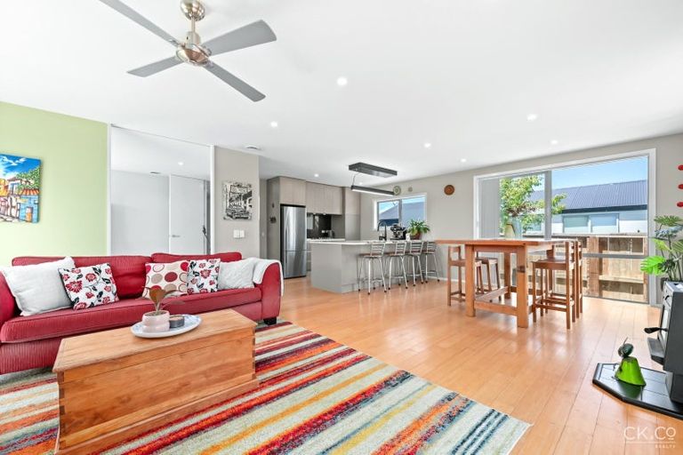 Photo of property in 22 Otonga Heights, Maungaraki, Lower Hutt, 5010