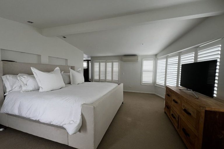 Photo of property in 1/2 Holiday Road, Milford, Auckland, 0620