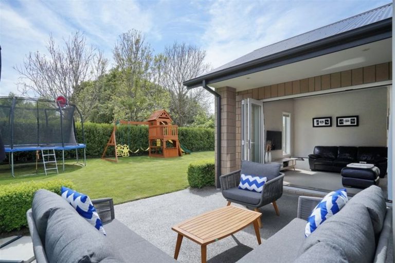 Photo of property in 10 Breton Close, Northwood, Christchurch, 8051
