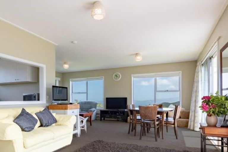 Photo of property in 5 Peach Tree Grove, Maungaraki, Lower Hutt, 5010