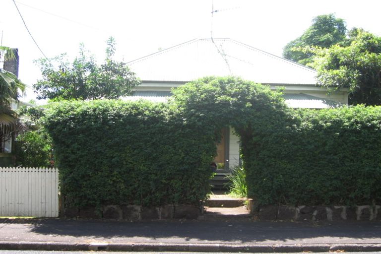 Photo of property in 44 Church Street, Devonport, Auckland, 0624