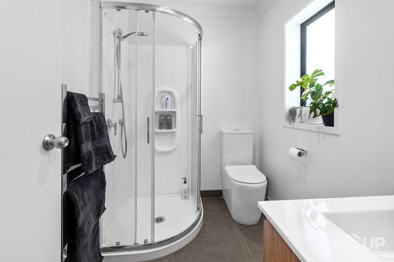 Photo of property in 13 Hobie Court, West Harbour, Auckland, 0618