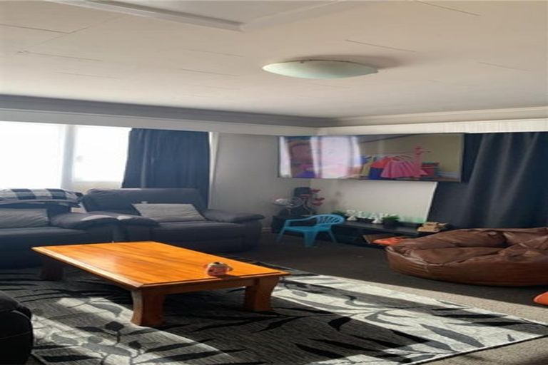 Photo of property in 6 Maratahu Street, Westown, New Plymouth, 4310