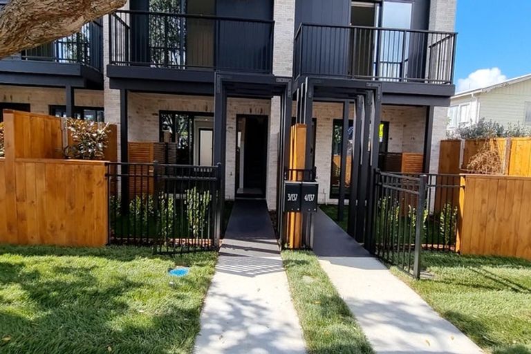 Photo of property in 3/137 Tirimoana Road, Te Atatu South, Auckland, 0602