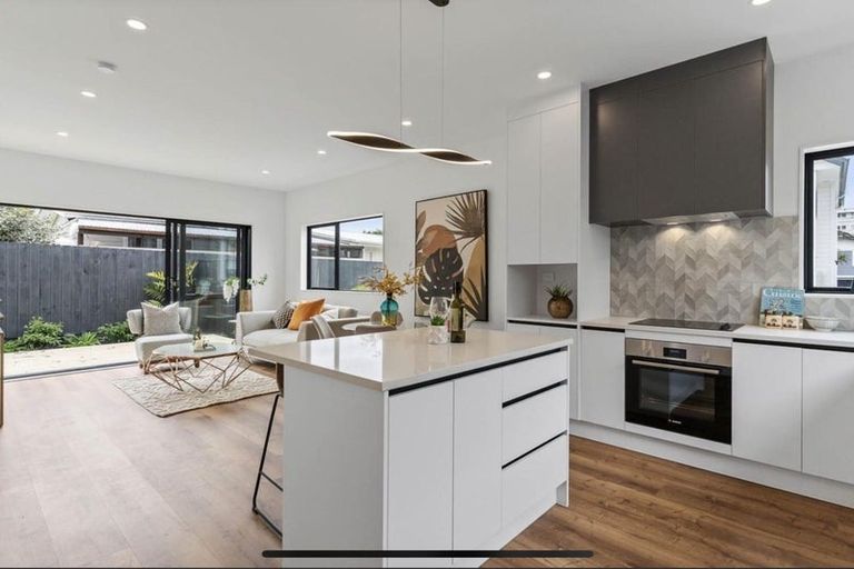 Photo of property in 6/81 Vodanovich Road, Te Atatu South, Auckland, 0610