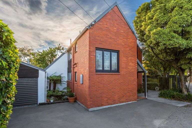 Photo of property in 69 Searells Road, Strowan, Christchurch, 8052