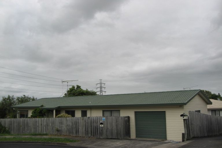Photo of property in 2b Waiari Road, Conifer Grove, Takanini, 2112