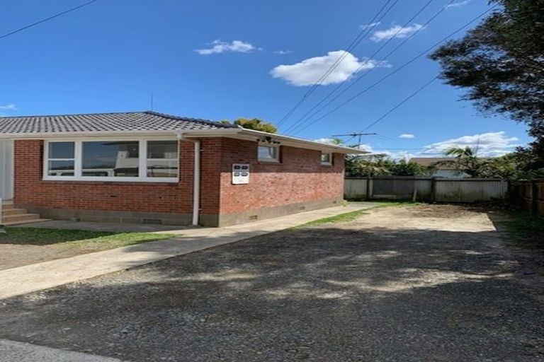 Photo of property in 1/165 Chivalry Road, Glenfield, Auckland, 0629