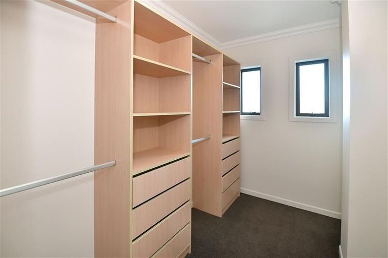 Photo of property in 16 Fernhill Way, Oteha, Auckland, 0632