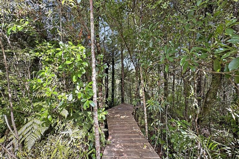 Photo of property in 144 Opanuku Road, Henderson Valley, Auckland, 0612