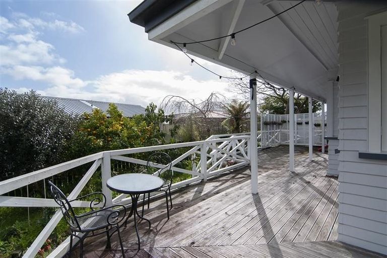 Photo of property in 16 Burrows Place, Frankton, Hamilton, 3204