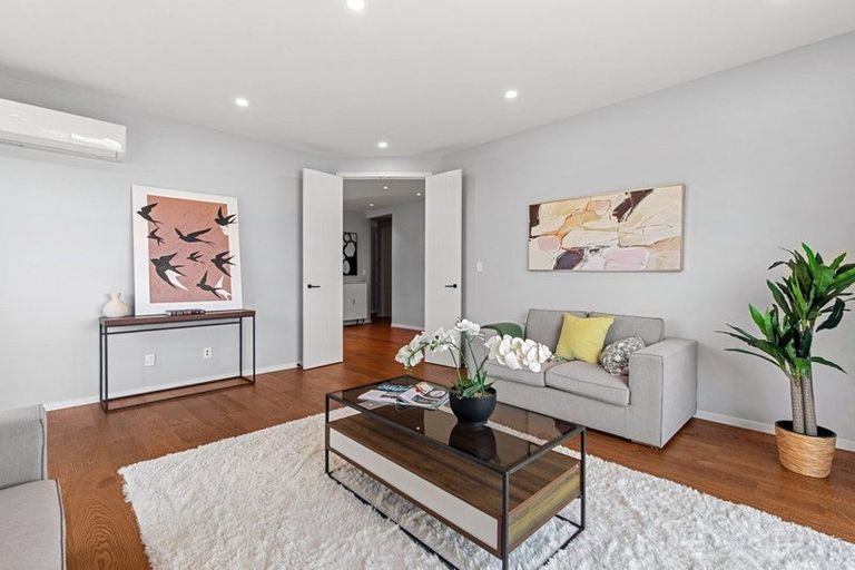 Photo of property in 18 Madden Avenue, Kumeu, 0810