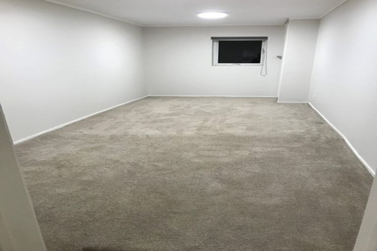 Photo of property in 4 Tupaki Place, Pakuranga Heights, Auckland, 2010