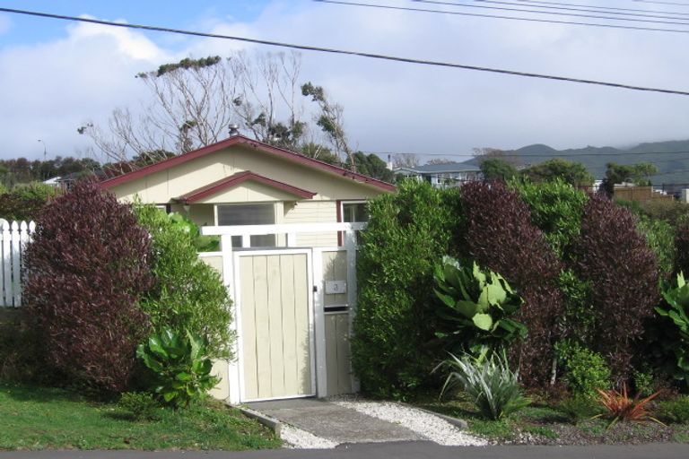 Photo of property in 3 Lynda Avenue, Paparangi, Wellington, 6037