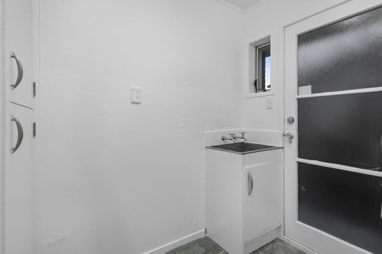 Photo of property in 2/4 Roys Road, Weymouth, Auckland, 2103