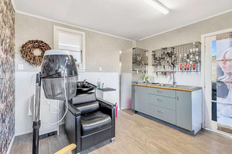 Photo of property in 13 Mako Mako Road, Levin, 5510