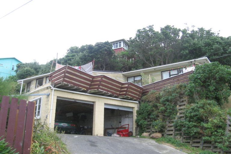 Photo of property in 22 Cave Road, Houghton Bay, Wellington, 6023
