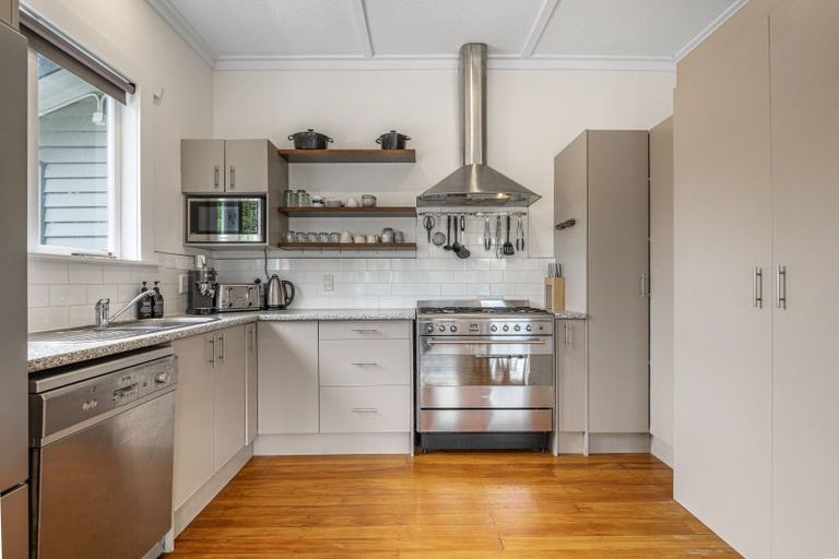 Photo of property in 2/46 Gladstone Road, Northcote, Auckland, 0627