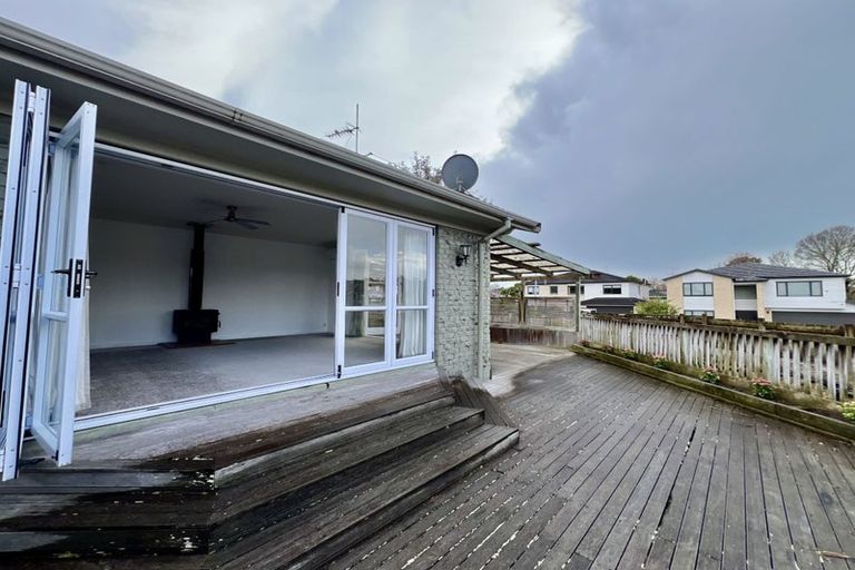 Photo of property in 1 Mirrabooka Avenue, Botany Downs, Auckland, 2010