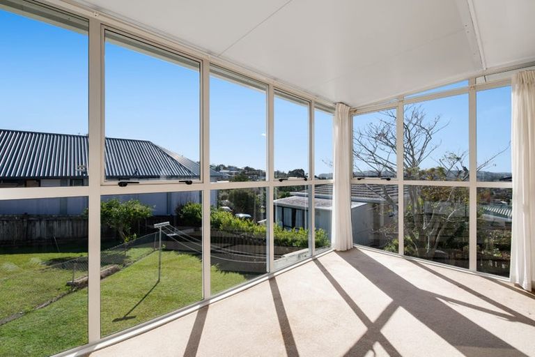 Photo of property in 2/2 Tower Hill, Stanmore Bay, Whangaparaoa, 0930