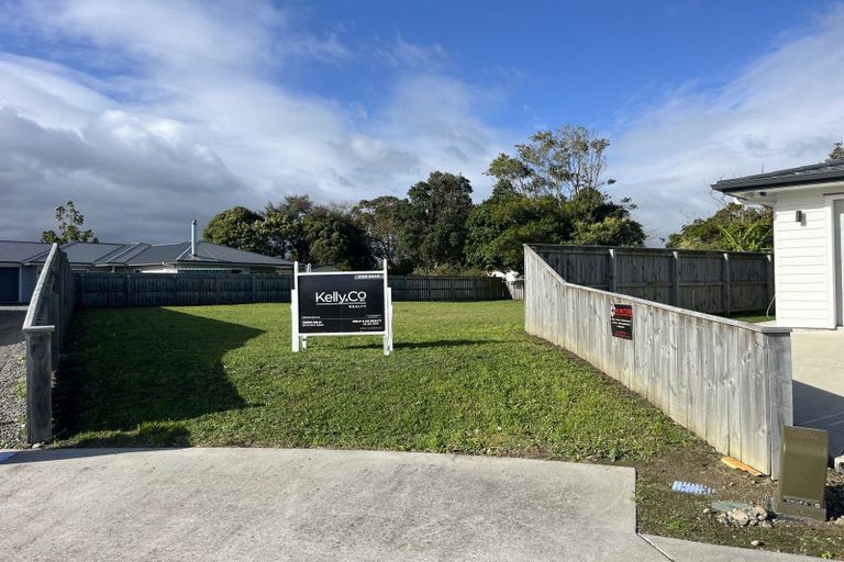 Photo of property in 16 Kingi Te Ahoaho Place, Otaki, 5512