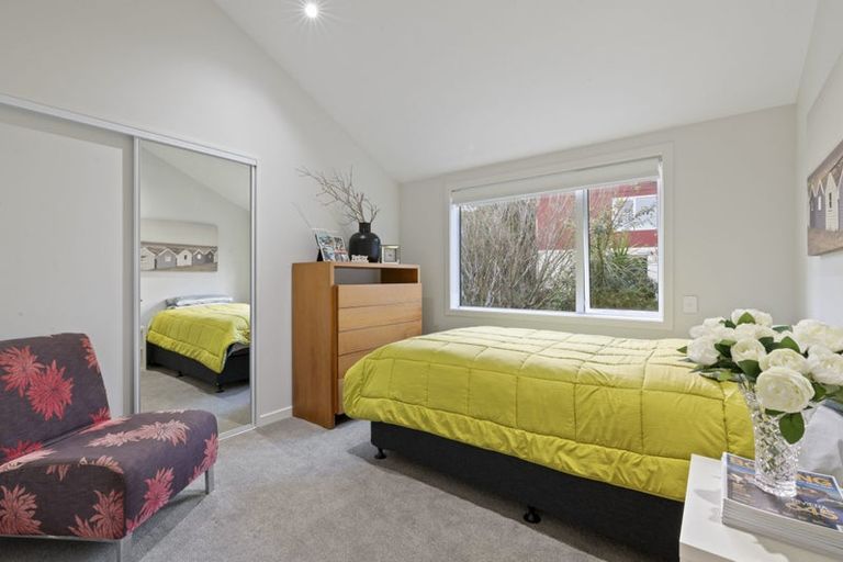 Photo of property in 4/92 Churchill Road, Murrays Bay, Auckland, 0630