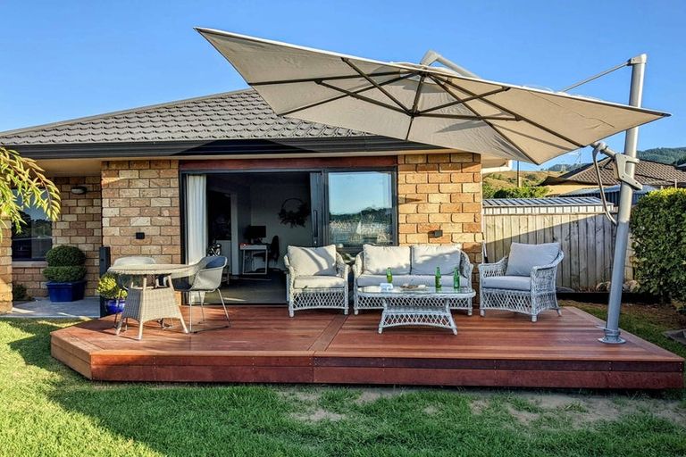 Photo of property in 42 Awatea Avenue, Paraparaumu, 5032