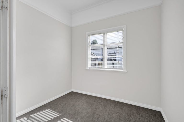 Photo of property in 16 Maire Street, Inglewood, 4330