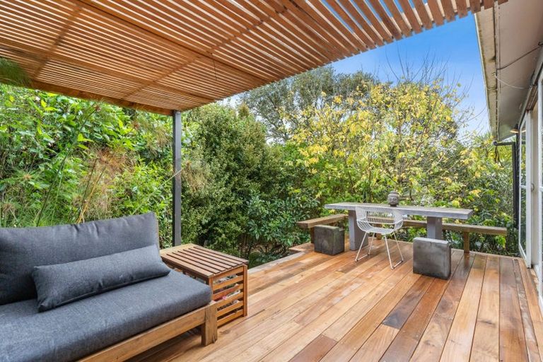 Photo of property in 1/20 Harrybrook Road, Green Bay, Auckland, 0604