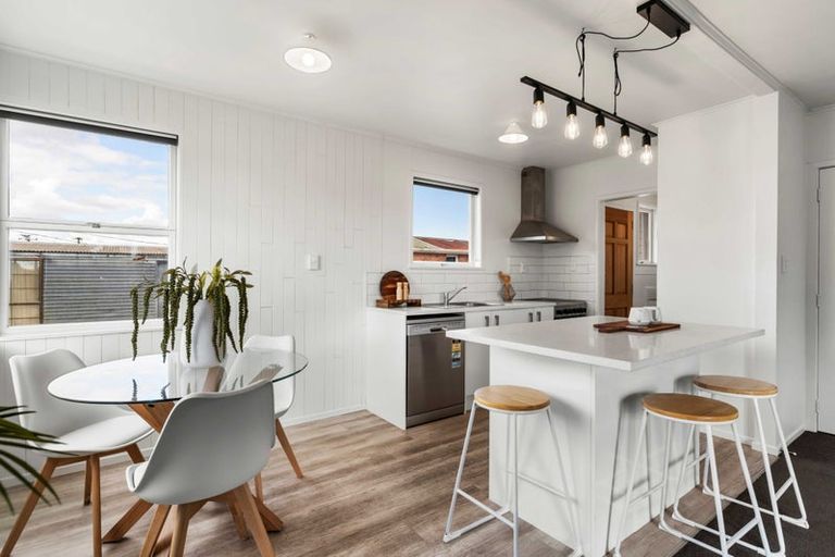 Photo of property in 55 Larnoch Road, Henderson, Auckland, 0610