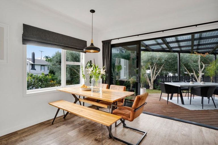 Photo of property in 15 Bracken Street, New Plymouth, 4310