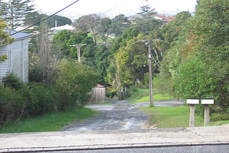 Photo of property in 92 Lincoln Park Avenue, Massey, Auckland, 0614