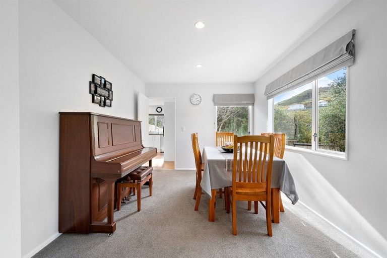 Photo of property in 20 Longmont Terrace, Churton Park, Wellington, 6037