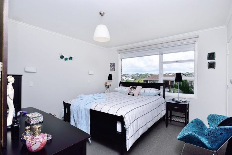 Photo of property in 3/35 Rangitoto Terrace, Milford, Auckland, 0620