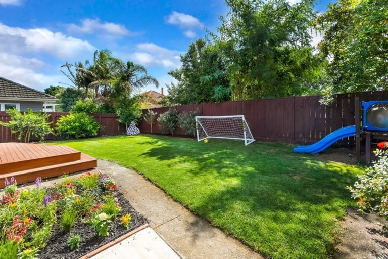 Photo of property in 17a St Michaels Avenue, Point Chevalier, Auckland, 1022